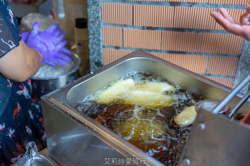 2023迪化街年貨大街 正式登場!超大福氣萌兔好可愛 台北年貨大街九大商圈要筆記!小花園茄芷袋環保購物好輕鬆!大稻埕一日遊行程推薦! - 艾莉絲愛旅行