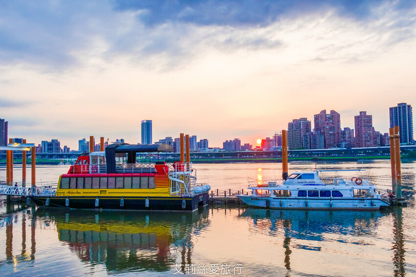 2023迪化街年貨大街 正式登場!超大福氣萌兔好可愛 台北年貨大街九大商圈要筆記!小花園茄芷袋環保購物好輕鬆!大稻埕一日遊行程推薦! - 艾莉絲愛旅行