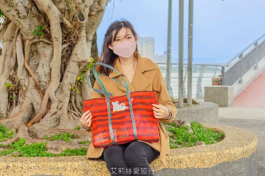 2023迪化街年貨大街 正式登場!超大福氣萌兔好可愛 台北年貨大街九大商圈要筆記!小花園茄芷袋環保購物好輕鬆!大稻埕一日遊行程推薦! - 艾莉絲愛旅行