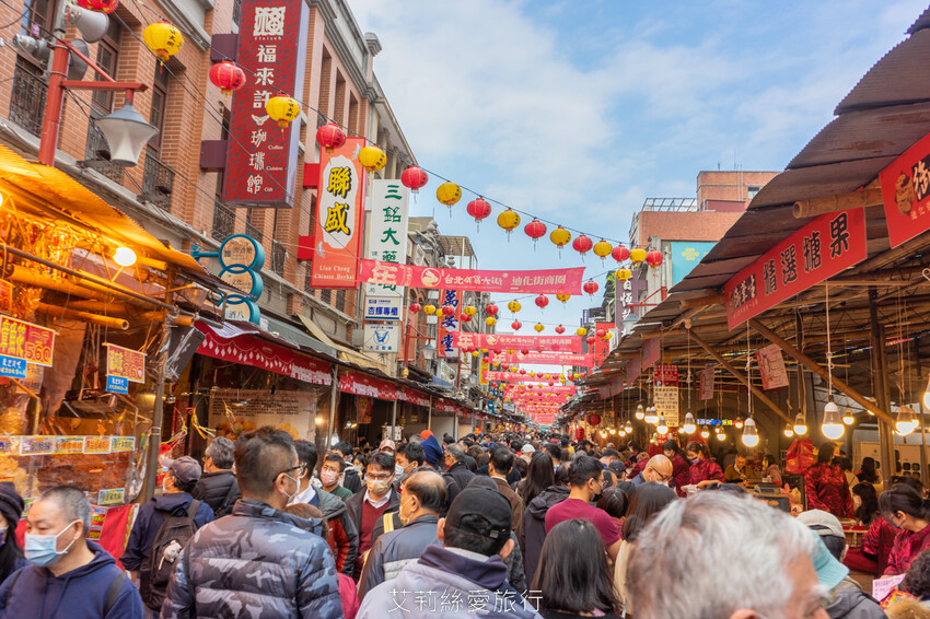 2023迪化街年貨大街 正式登場!超大福氣萌兔好可愛 台北年貨大街九大商圈要筆記!小花園茄芷袋環保購物好輕鬆!大稻埕一日遊行程推薦! - 艾莉絲愛旅行