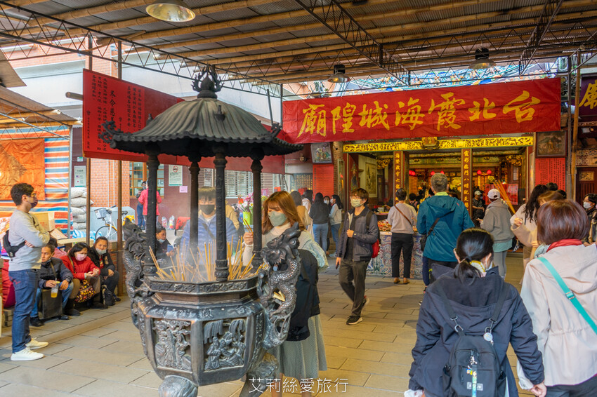 2023迪化街年貨大街 正式登場!超大福氣萌兔好可愛 台北年貨大街九大商圈要筆記!小花園茄芷袋環保購物好輕鬆!大稻埕一日遊行程推薦! - 艾莉絲愛旅行