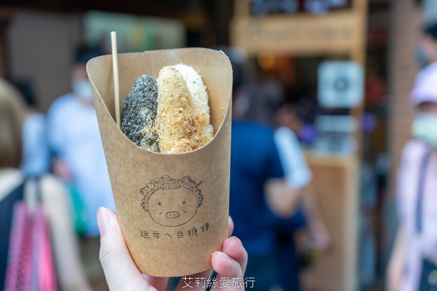 2023迪化街年貨大街 正式登場!超大福氣萌兔好可愛 台北年貨大街九大商圈要筆記!小花園茄芷袋環保購物好輕鬆!大稻埕一日遊行程推薦! - 艾莉絲愛旅行