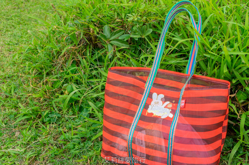 2023迪化街年貨大街 正式登場!超大福氣萌兔好可愛 台北年貨大街九大商圈要筆記!小花園茄芷袋環保購物好輕鬆!大稻埕一日遊行程推薦! - 艾莉絲愛旅行