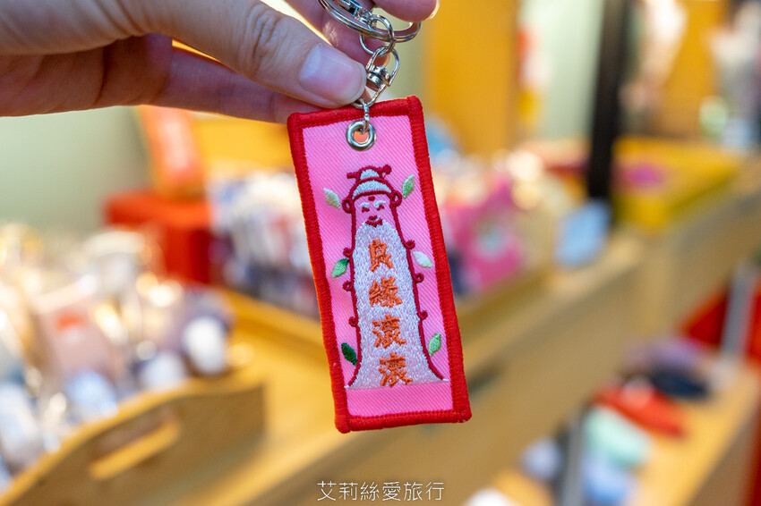 2023迪化街年貨大街 正式登場!超大福氣萌兔好可愛 台北年貨大街九大商圈要筆記!小花園茄芷袋環保購物好輕鬆!大稻埕一日遊行程推薦! - 艾莉絲愛旅行