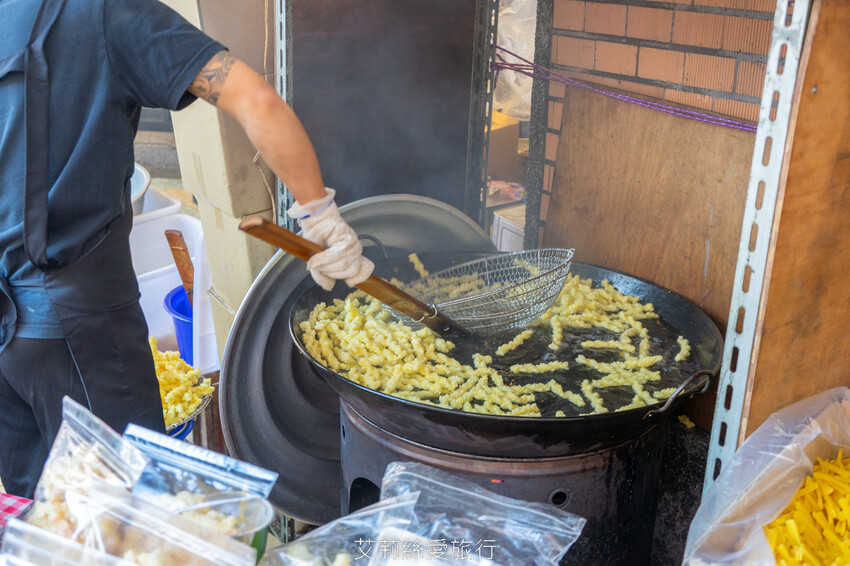 2023迪化街年貨大街 正式登場!超大福氣萌兔好可愛 台北年貨大街九大商圈要筆記!小花園茄芷袋環保購物好輕鬆!大稻埕一日遊行程推薦! - 艾莉絲愛旅行