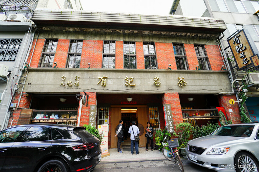 2023迪化街年貨大街 正式登場!超大福氣萌兔好可愛 台北年貨大街九大商圈要筆記!小花園茄芷袋環保購物好輕鬆!大稻埕一日遊行程推薦! - 艾莉絲愛旅行