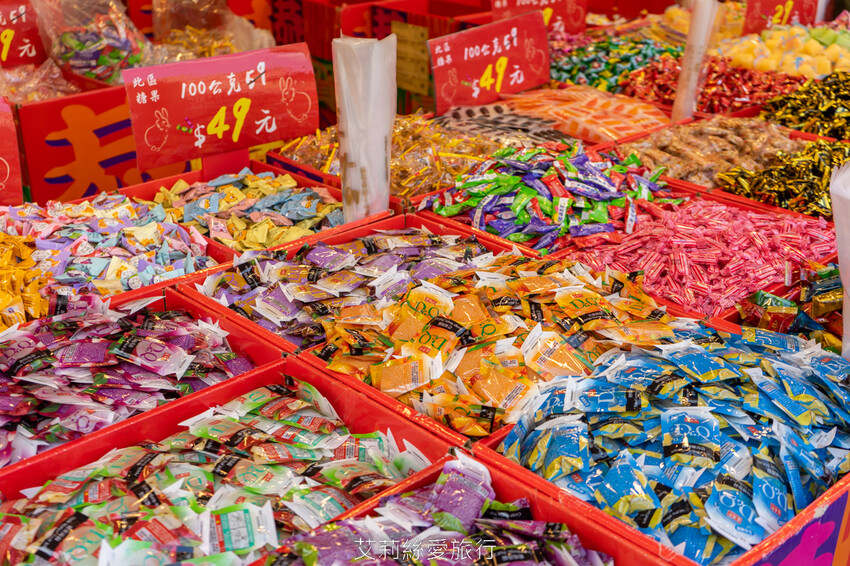 2023迪化街年貨大街 正式登場!超大福氣萌兔好可愛 台北年貨大街九大商圈要筆記!小花園茄芷袋環保購物好輕鬆!大稻埕一日遊行程推薦! - 艾莉絲愛旅行