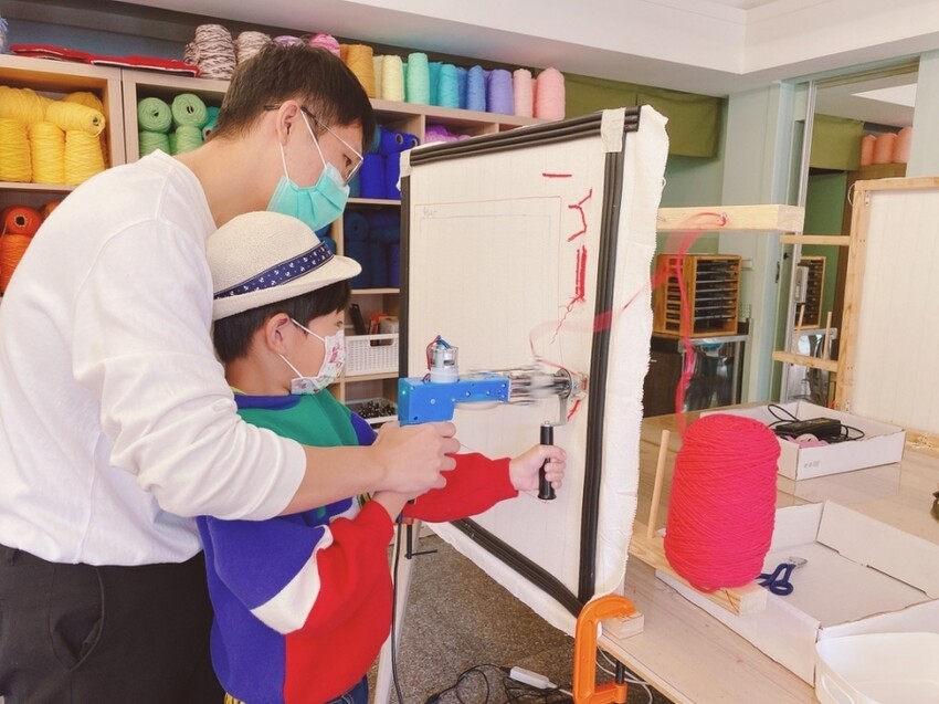 目目繪創作實驗室簇絨地毯手作DIY，親子也能輕鬆作毯毯！