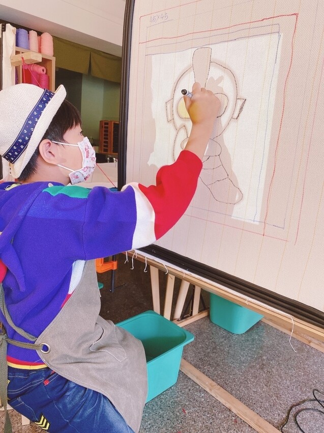 目目繪創作實驗室簇絨地毯手作DIY，親子也能輕鬆作毯毯！