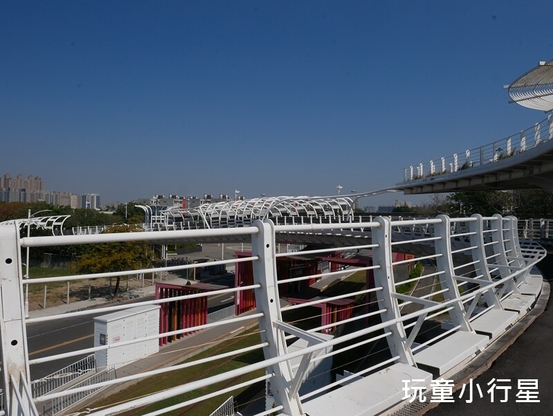 高雄景點｜前鎮之星捷運站｜自行車道