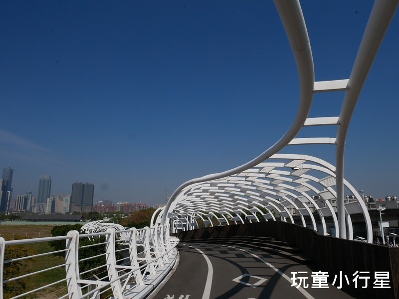 高雄景點｜前鎮之星捷運站｜自行車道