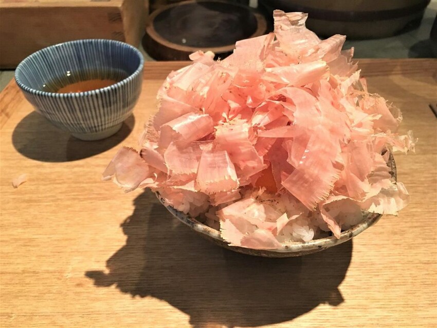 涉谷超人氣柴魚片飯專門店,用一千日幣享受美味早餐並重新認識日本料理?! – かつお食堂