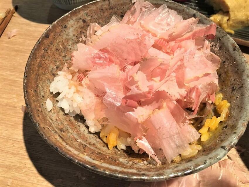涉谷超人氣柴魚片飯專門店,用一千日幣享受美味早餐並重新認識日本料理?! – かつお食堂