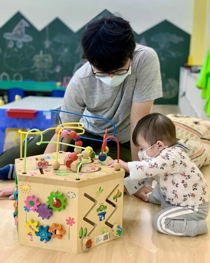 基隆親子景點|幼童可以在開館期間自由探索,隨興的在館內奔跑、騎車、看書、繪畫、角色扮演、演奏樂器、攀岩…等