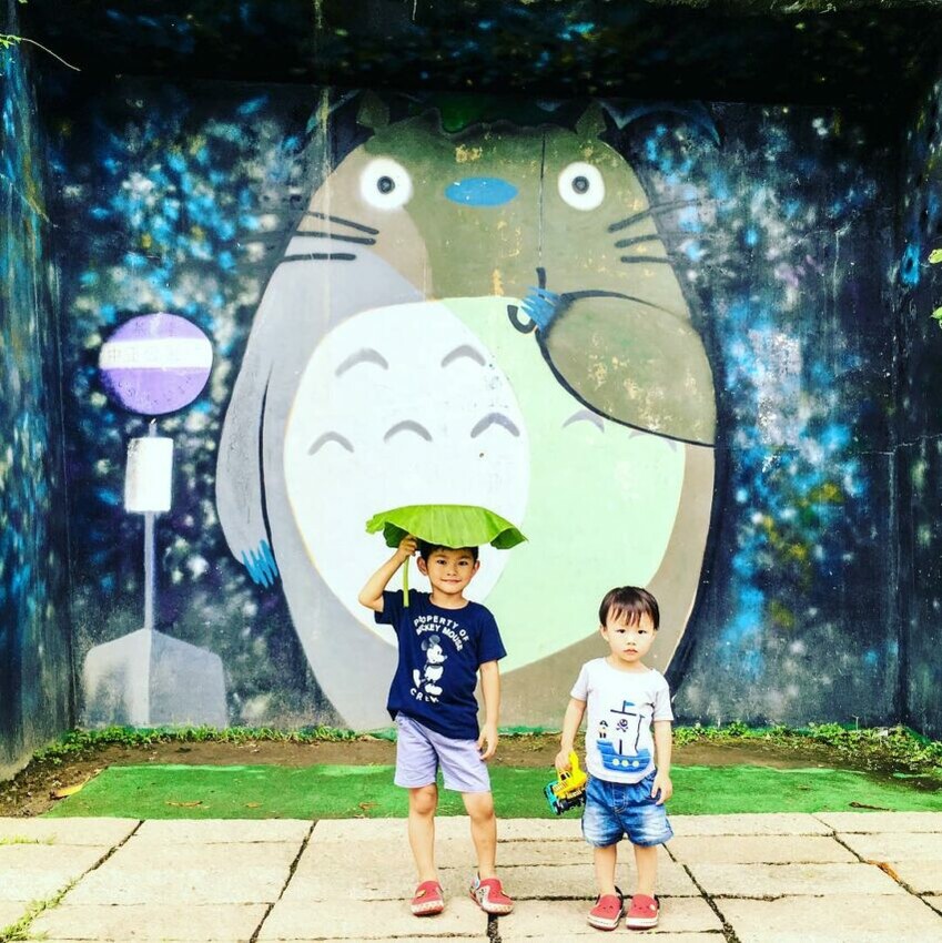 基隆親子景點|基隆中正公園附近彩繪成龍貓的公車站,更是吸引不少人專門來拍照打卡