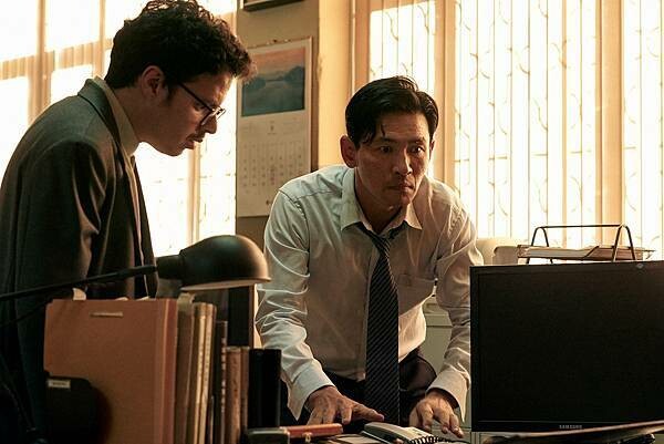 8-火線交涉_新聞稿照02_為「青龍影帝」黃晸玟開啟電影大門的恩人竟是「她」？！