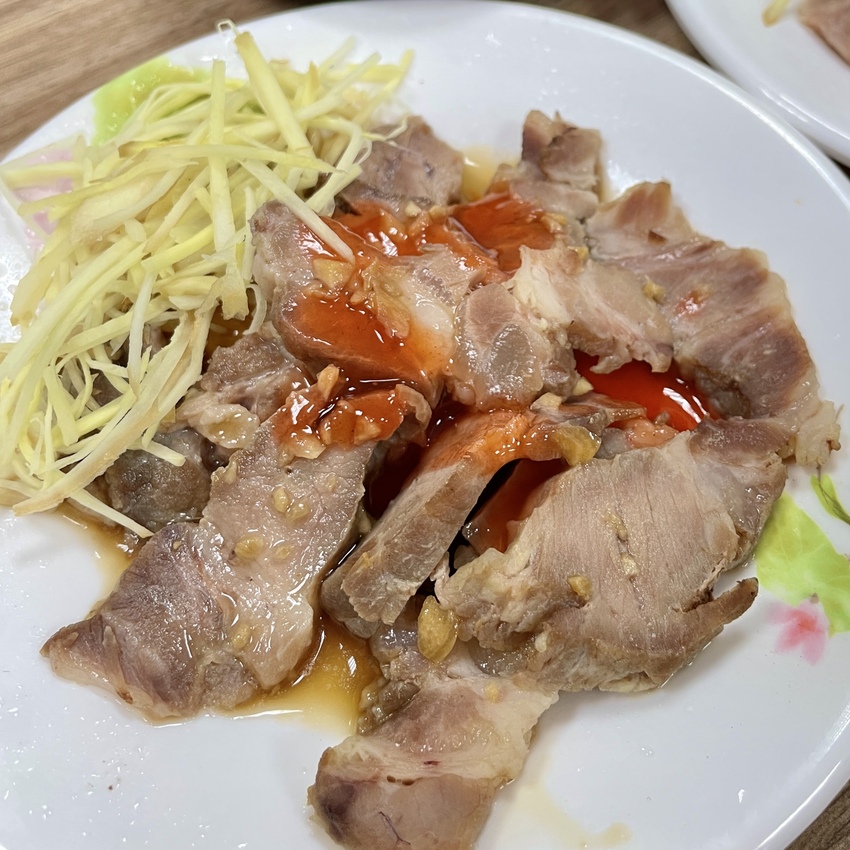 太佛心！限時三天！古早味米粉湯『一碗只要$20』！傳承五十年的獨家特製醬料，這優惠太佛了！冷冷的天喝一碗太療癒了吧！｜新竹美食