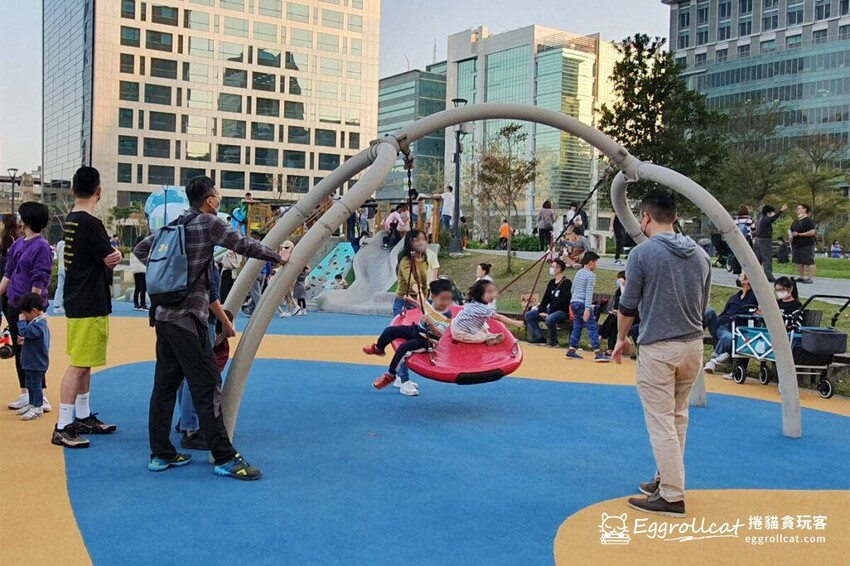 大港墘公園共融式鞦韆