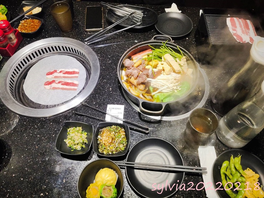 金大鋤壽喜燒,火烤兩吃。