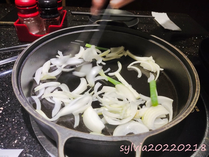 金大鋤壽喜燒,火烤兩吃。