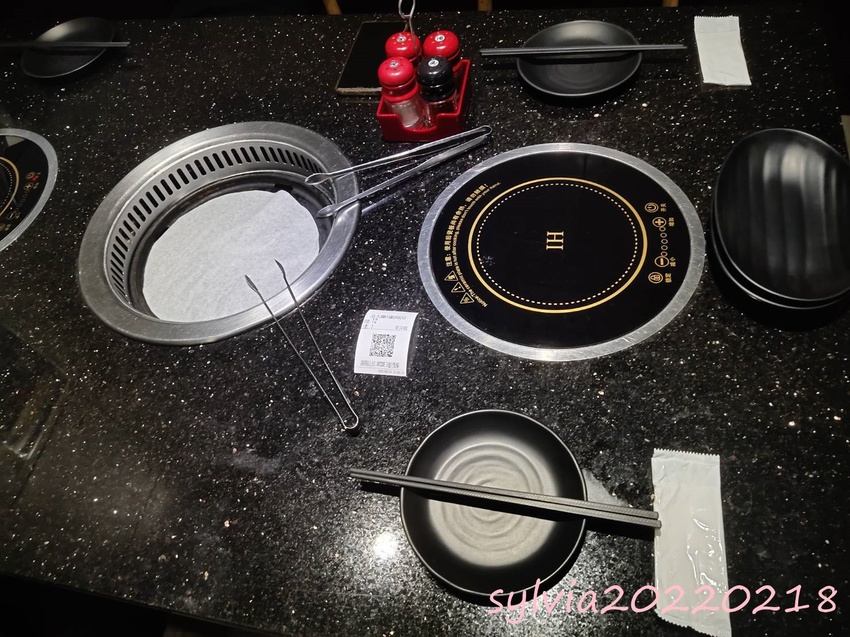 金大鋤壽喜燒,火烤兩吃。