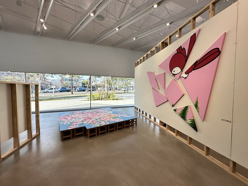 內惟藝術中心(neiwei arts center),白得好美麗,整個空間像是開放式的攝影棚,相信是網美們的樂園。