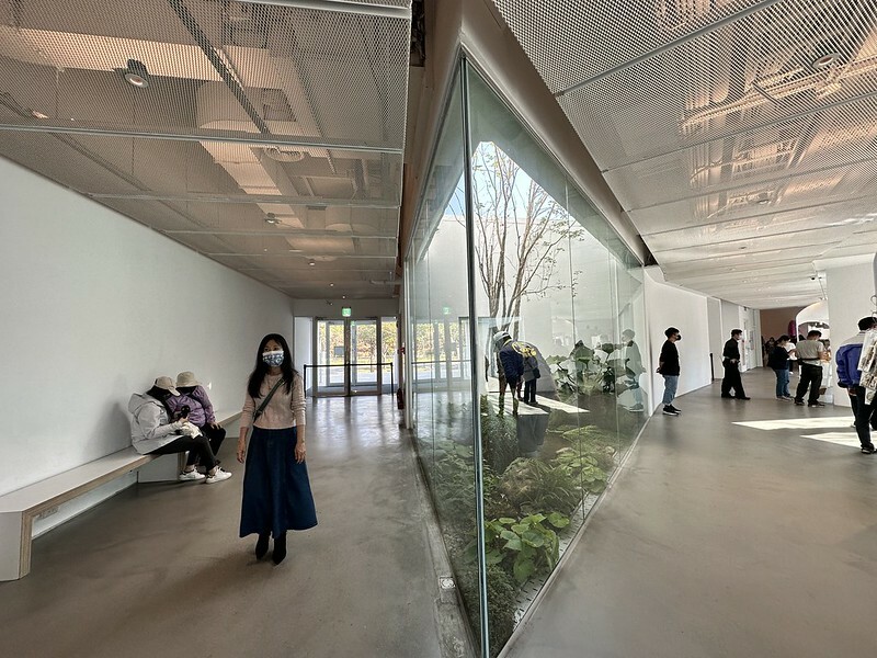 內惟藝術中心(neiwei arts center),白得好美麗,整個空間像是開放式的攝影棚,相信是網美們的樂園。