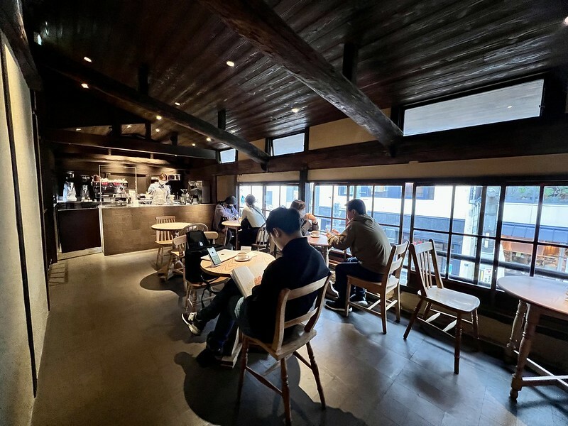 【亞洲,日本,京都】六角 藍瓶咖啡(Blue Bottle Coffee)讓百年歷史的「辻森自行車商會」變身成為老屋咖