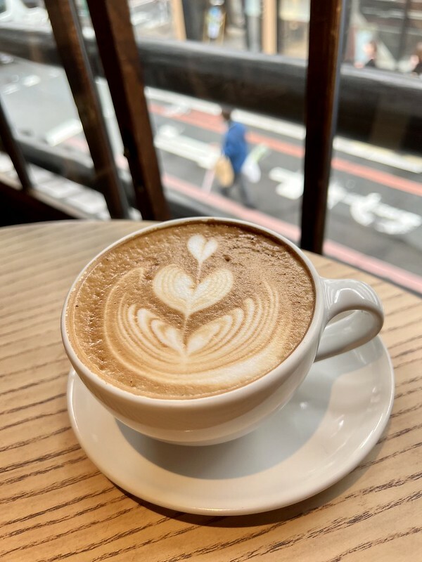 【亞洲,日本,京都】六角 藍瓶咖啡(Blue Bottle Coffee)讓百年歷史的「辻森自行車商會」變身成為老屋咖