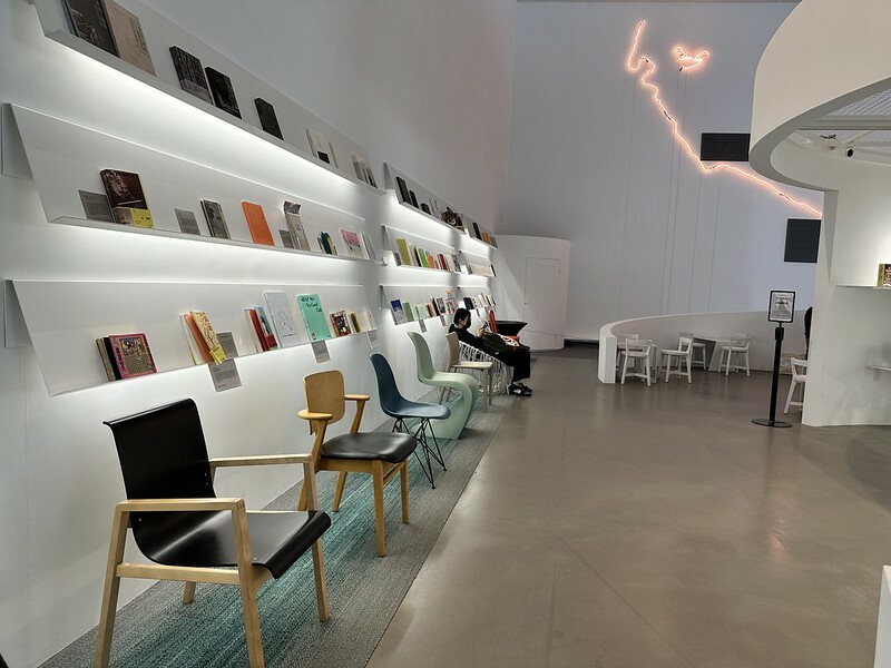 內惟藝術中心(neiwei arts center),白得好美麗,整個空間像是開放式的攝影棚,相信是網美們的樂園。