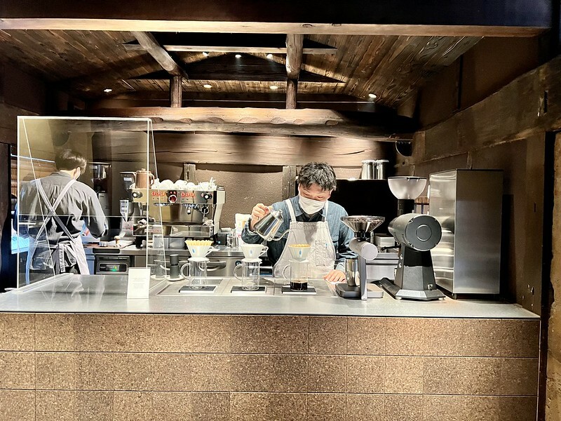 【亞洲,日本,京都】六角 藍瓶咖啡(Blue Bottle Coffee)讓百年歷史的「辻森自行車商會」變身成為老屋咖