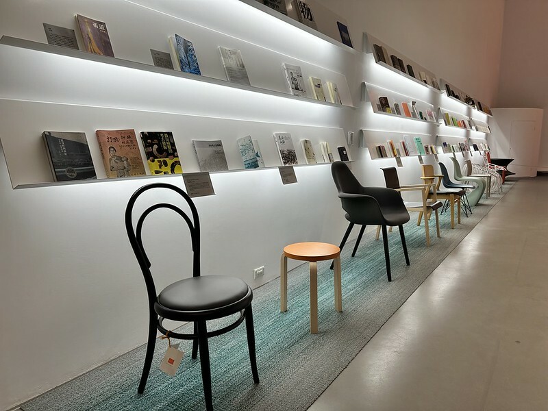 內惟藝術中心(neiwei arts center),白得好美麗,整個空間像是開放式的攝影棚,相信是網美們的樂園。