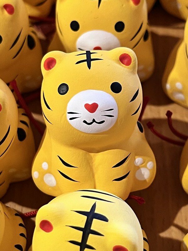 【亞洲，日本，京都】勝林寺（毘沙門堂勝林寺），超美的花手水舍，小巧的楓紅庭院，絕對是網美拍照聖地。（