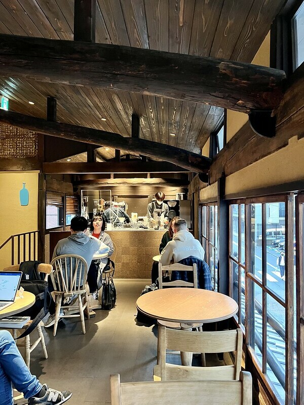 【亞洲,日本,京都】六角 藍瓶咖啡(Blue Bottle Coffee)讓百年歷史的「辻森自行車商會」變身成為老屋咖
