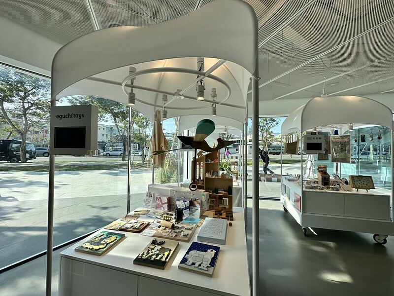 內惟藝術中心(neiwei arts center),白得好美麗,整個空間像是開放式的攝影棚,相信是網美們的樂園。