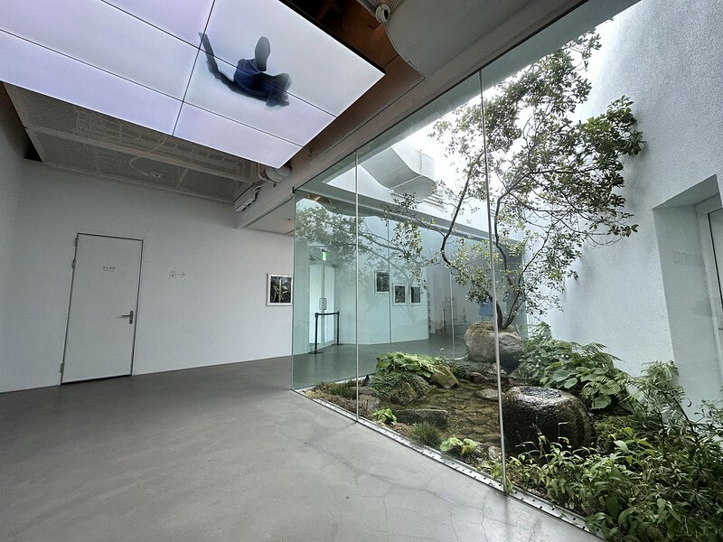 內惟藝術中心(neiwei arts center),白得好美麗,整個空間像是開放式的攝影棚,相信是網美們的樂園。