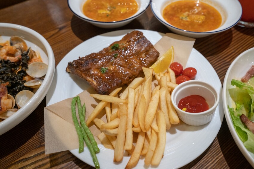 大江國際購物中心Metro walk～桃園青埔必逛購物中心，2023情人節餐廳推薦、桃園賀歲市集一定要帶全家來逛逛