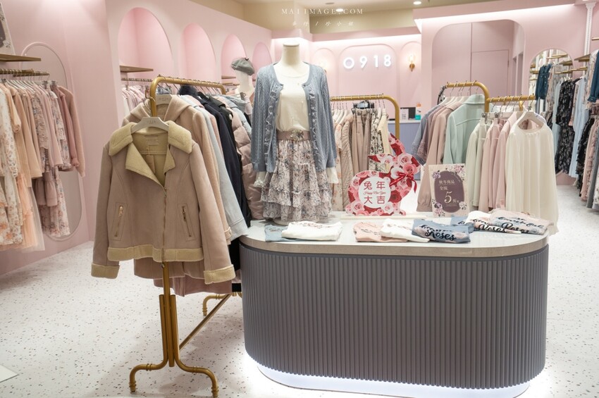 大江國際購物中心Metro walk～桃園青埔必逛購物中心，2023情人節餐廳推薦、桃園賀歲市集一定要帶全家來逛逛