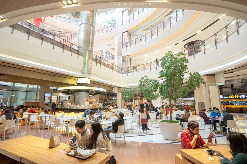 大江國際購物中心Metro walk～桃園青埔必逛購物中心，2023情人節餐廳推薦、桃園賀歲市集一定要帶全家來逛逛