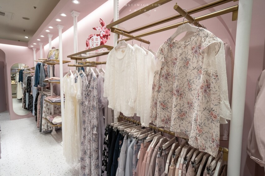 大江國際購物中心Metro walk～桃園青埔必逛購物中心，2023情人節餐廳推薦、桃園賀歲市集一定要帶全家來逛逛