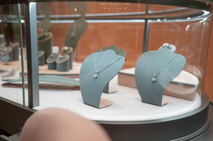 大江國際購物中心Metro walk～桃園青埔必逛購物中心，2023情人節餐廳推薦、桃園賀歲市集一定要帶全家來逛逛