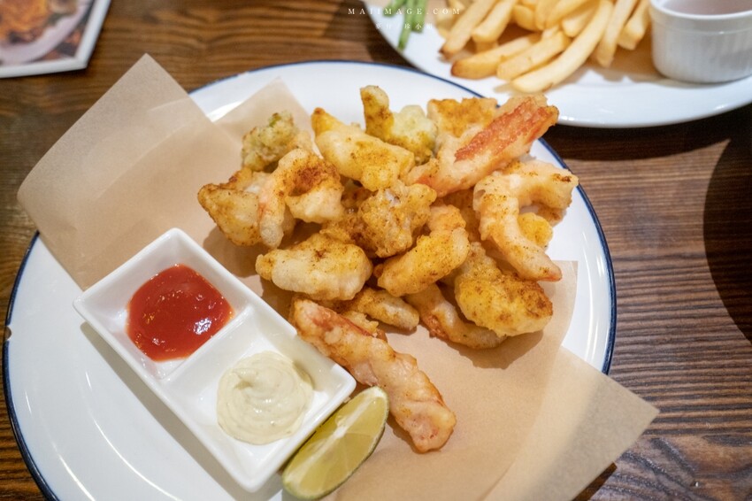 大江國際購物中心Metro walk～桃園青埔必逛購物中心，2023情人節餐廳推薦、桃園賀歲市集一定要帶全家來逛逛