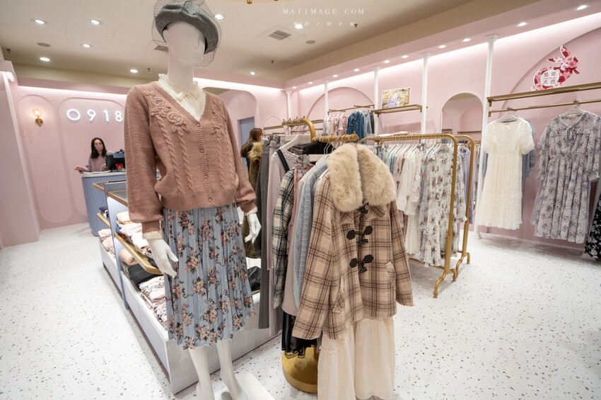 大江國際購物中心Metro walk～桃園青埔必逛購物中心，2023情人節餐廳推薦、桃園賀歲市集一定要帶全家來逛逛