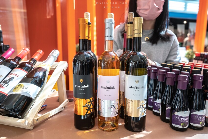 大江國際購物中心Metro walk～桃園青埔必逛購物中心，2023情人節餐廳推薦、桃園賀歲市集一定要帶全家來逛逛