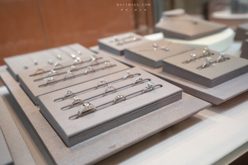 大江國際購物中心Metro walk～桃園青埔必逛購物中心，2023情人節餐廳推薦、桃園賀歲市集一定要帶全家來逛逛