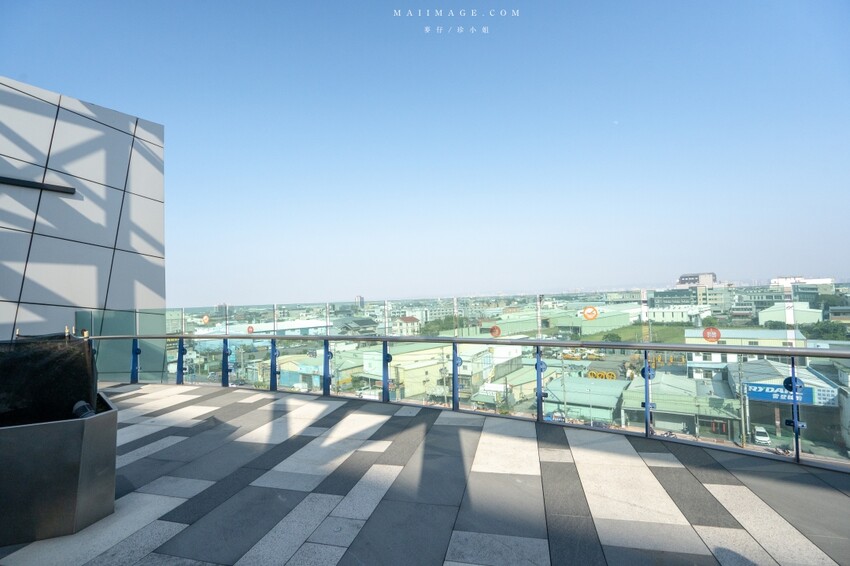 大江國際購物中心Metro walk～桃園青埔必逛購物中心，2023情人節餐廳推薦、桃園賀歲市集一定要帶全家來逛逛