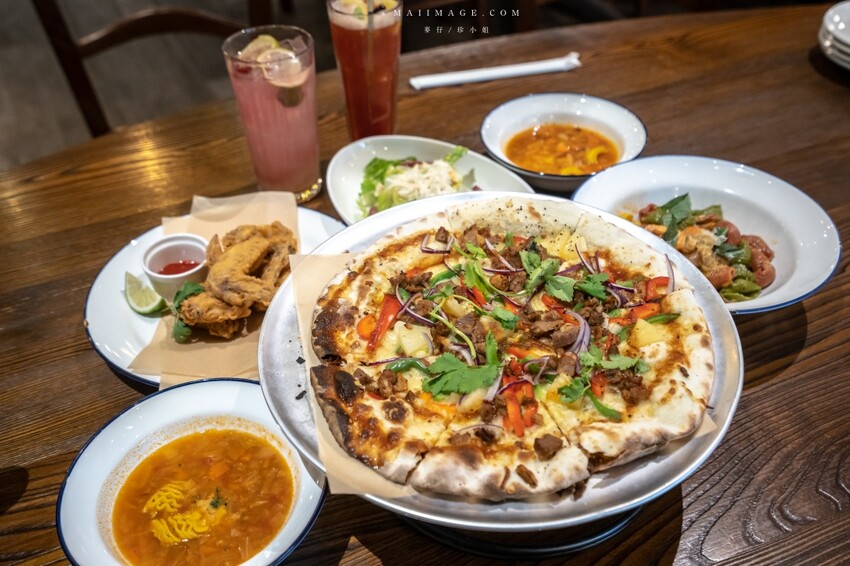 大江國際購物中心Metro walk～桃園青埔必逛購物中心，2023情人節餐廳推薦、桃園賀歲市集一定要帶全家來逛逛