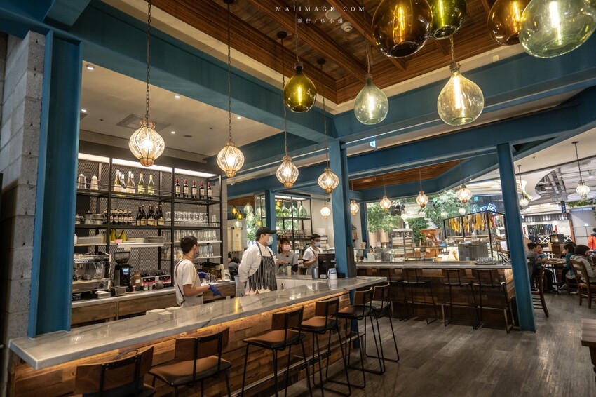 大江國際購物中心Metro walk～桃園青埔必逛購物中心，2023情人節餐廳推薦、桃園賀歲市集一定要帶全家來逛逛