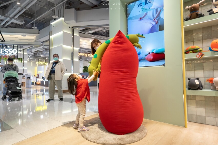 大江國際購物中心Metro walk～桃園青埔必逛購物中心，2023情人節餐廳推薦、桃園賀歲市集一定要帶全家來逛逛