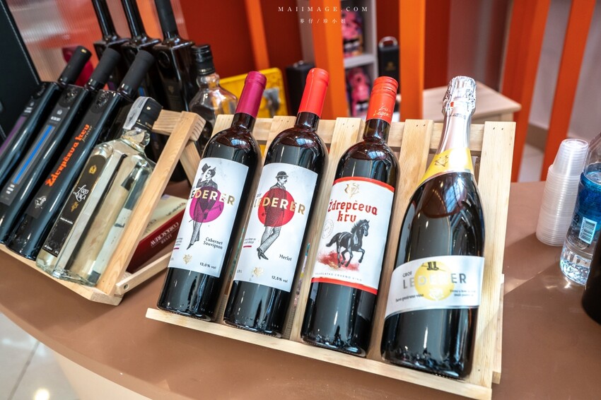 大江國際購物中心Metro walk～桃園青埔必逛購物中心，2023情人節餐廳推薦、桃園賀歲市集一定要帶全家來逛逛